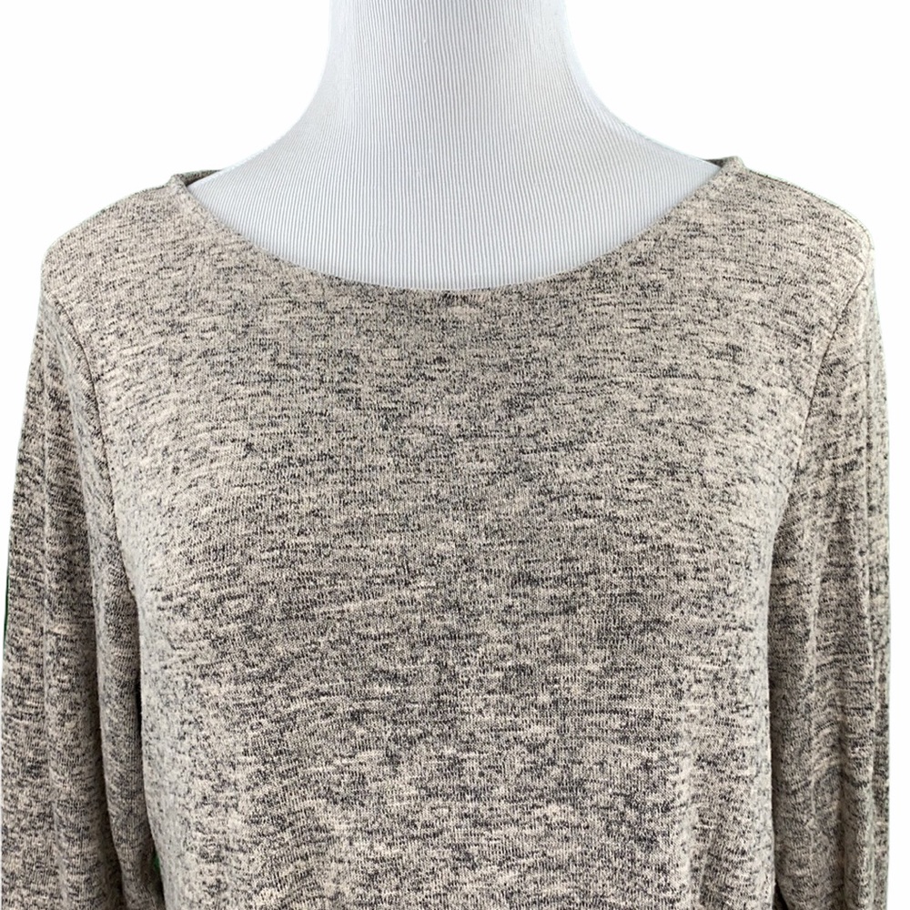 Chelsea & Theodore Beige Twist Hem Tee - Picture 3 of 12